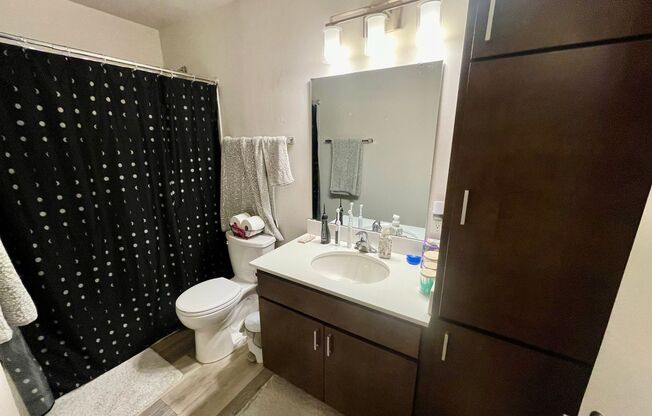 2 beds, 1 bath, $1,395, Unit 222