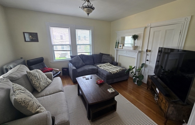 60 DUSTIN ST