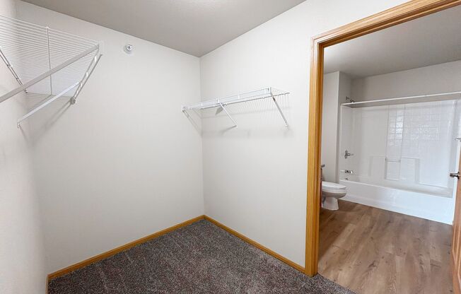 2 beds, 2 baths, 1,057 sqft, $1,165, Unit 2213-102