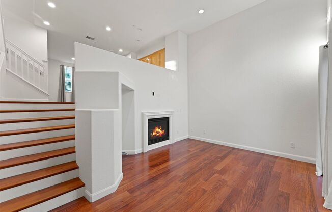 CONVENIENT & LUXURIOUS TOWNHOME BEAUTIFULLY UPGRADED | 2 MASTER SUITES