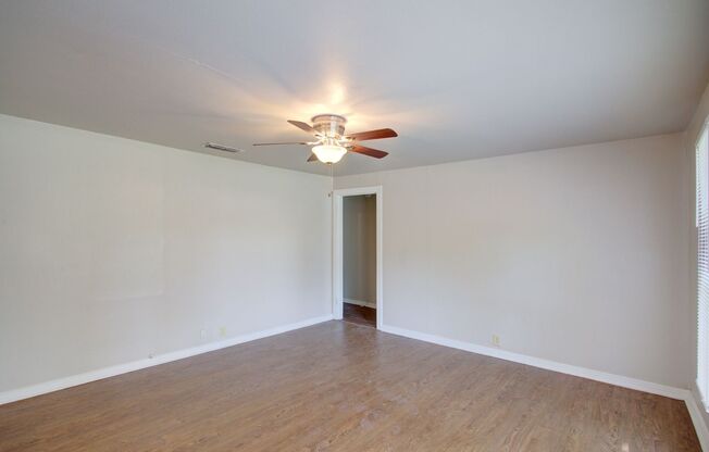 Half off 3rd month's rent! 3 Bedroom Cleburne Home for Lease!