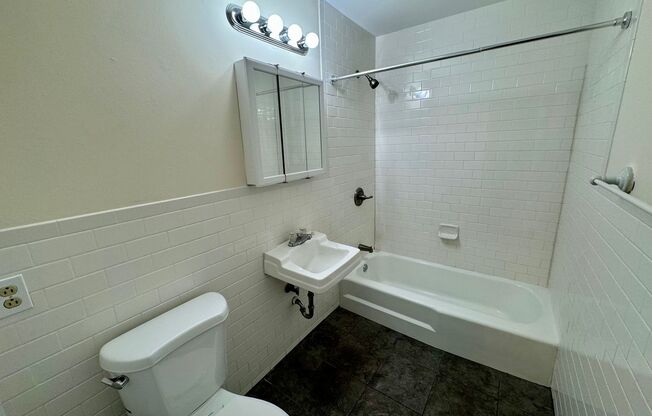 2 beds, 1.5 baths, 1,056 sqft, $1,600, Unit 311 72nd Ave N Unit D