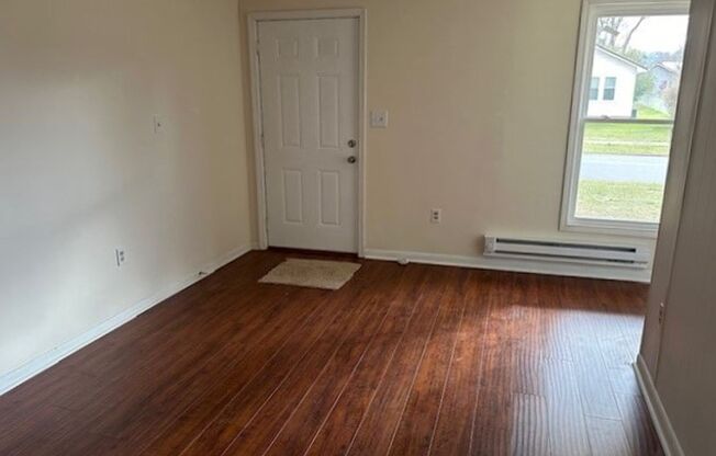 2 beds, 1 bath, 760 sqft, $1,050, Unit Unit 2