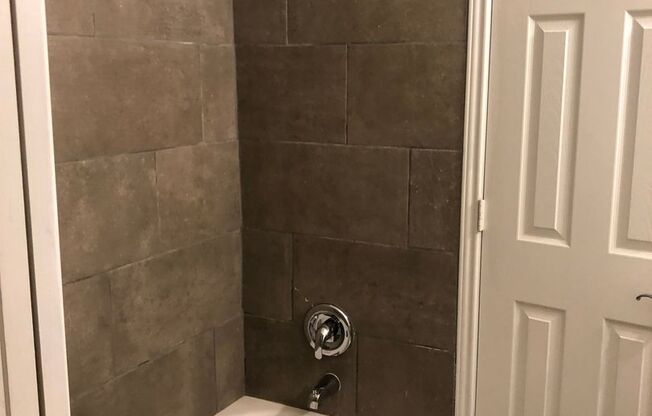 1 bed, 1 bath, $1,095, Unit Unit 101