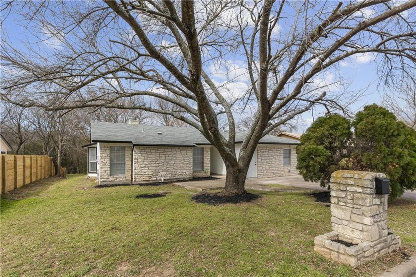 Single-story 4 bedroom - Available now!