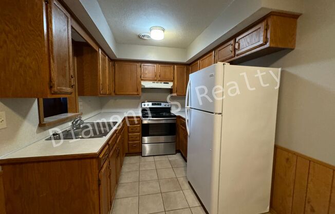 2 beds, 1 bath, 857 sqft, $650, Unit 600 - F