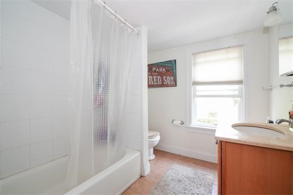 3 beds, 1 bath, 1,390 sqft, $3,100, Unit 2