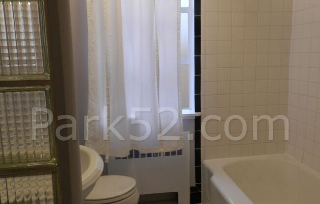 2 beds, 1 bath, $1,995, Unit # #A 1