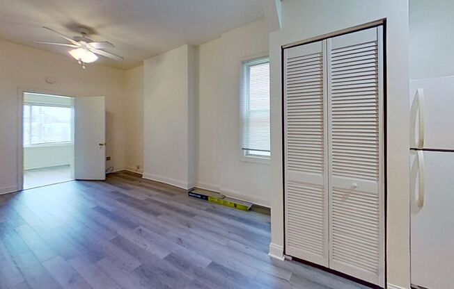Top Floor North Center One Bed plus Den