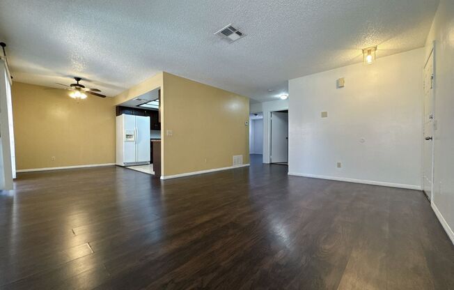 2 Bed 2.5 Bath Single House near Rainbow/Tropicana