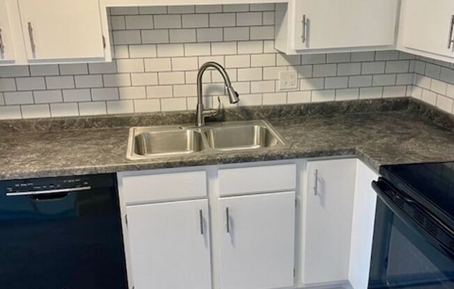 1 Bed/1 Bath Condo by Hyland Park Reserve! Available July 1
