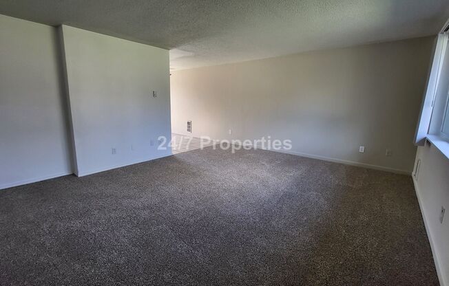 2BD I 1BA Apartment - Near Woodstock!
