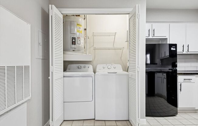 2 beds, 2 baths, 800 sqft, $1,595, Unit 5104