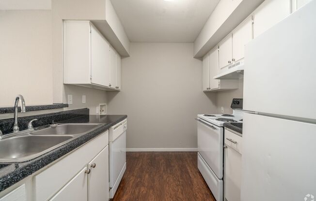 2 beds, 2 baths, 917 sqft, $1,070