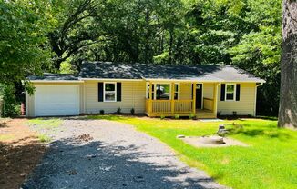 Newly renovated 3 bedroom 1.5 bathroom home in Newnan! Must see!