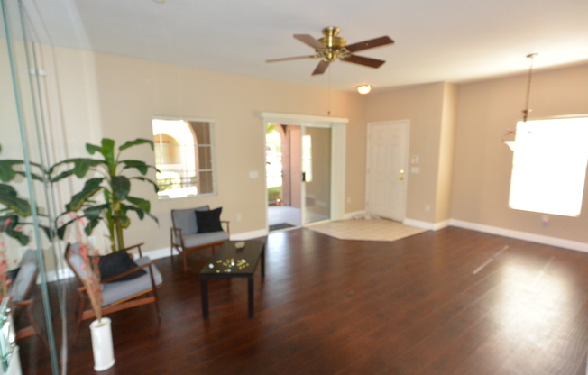 1st Flr Condo 2 Bed W/Den - Gated Community In NW