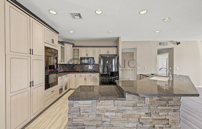 3 beds, 3.5 baths, 2,820 sqft, $4,995