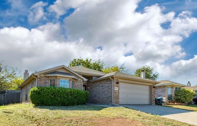 Move in Ready! 3 Bed/ 2 Bath in White Settlement