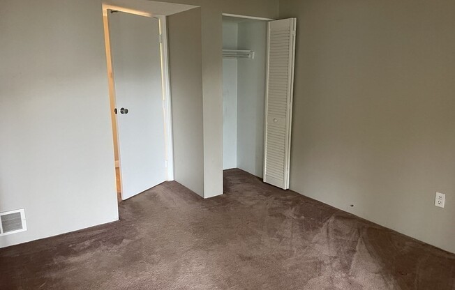 2 beds, 1 bath, 800 sqft, $2,300, Unit 15