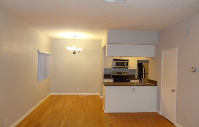 2 beds, 1.5 baths, 950 sqft, $2,495, Unit 4