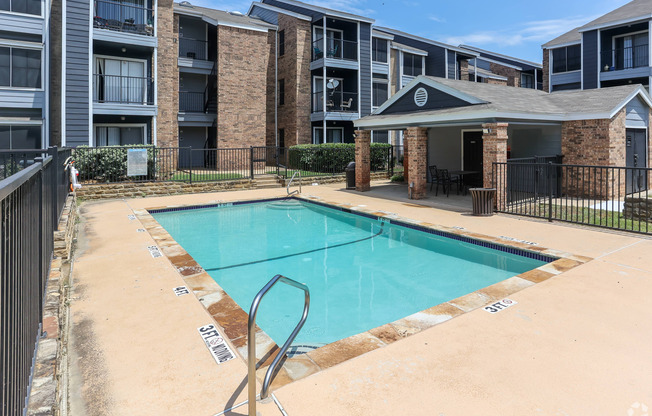 sparkilng pool