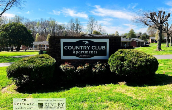 Big Savings, Small-Town Charm – Move In Now at Country Club Apartments!