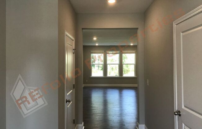 Grand 5 Bedroom 3 Baths House w/1st FL guest suite in Reunion Pointe, Apex! Available in Aug 7th!