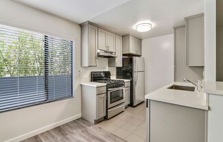 117 Pacific St. in Sant Monica - 1 block to the beach and Main St!