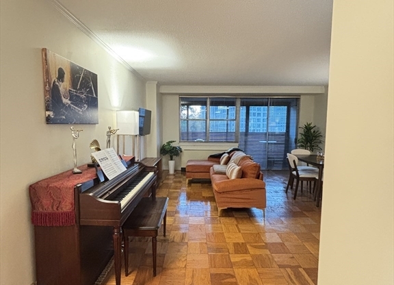 1 bed, 1 bath, 823 sqft, $3,600, Unit 7O