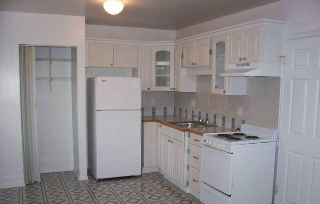 Cozy 1 bedroom cottage available in a gated community in the Kent Highlands.