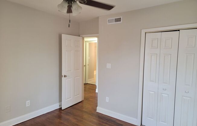 2 beds, 1 bath, $1,360