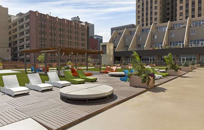 Kellogg Square Apartments in St. Paul, MN Rooftop Sundeck