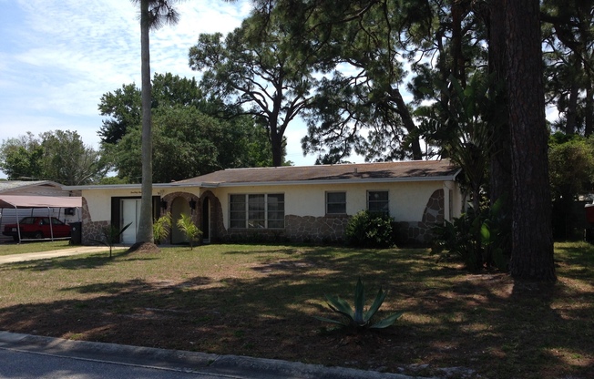 Great 3 Bedroom Home 2 blocks from Indian River