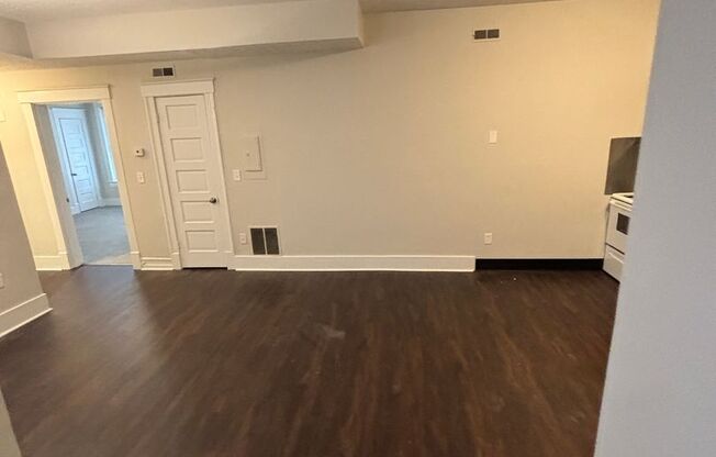 1 bed, 1 bath, 614 sqft, $850, Unit 4