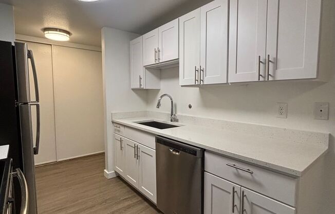 1 bed, 1 bath, 800 sqft, $1,850, Unit 2727 - 205