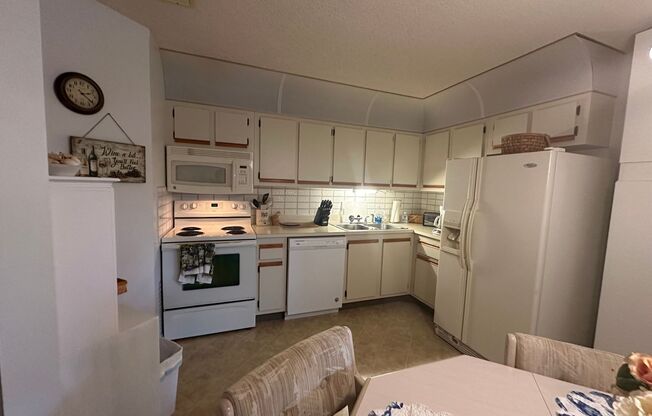 Furnished condo in Jensen Beach for off season just $2500 a month
