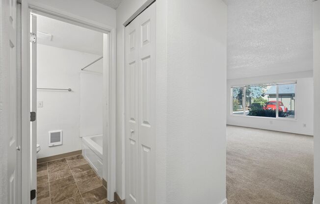 2 beds, 1 bath, 1,000 sqft, $1,275, Unit 11