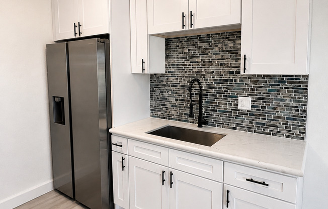 2 beds, 1 bath, 850 sqft, $2,395, Unit 743-66