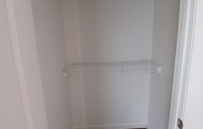 2 beds, 1 bath, 800 sqft, $1,095, Unit 190103