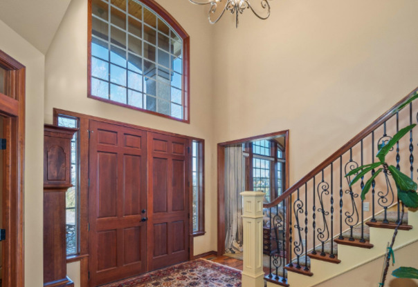 1610 E EAGLE FEATHER LN