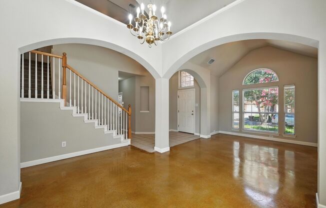 Spacious 5-Bedroom Home in Great Fort Worth Location