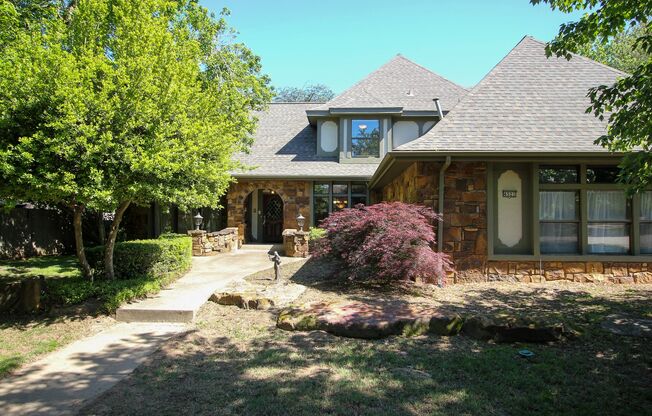 Space Galore In This Jenks South East Home!