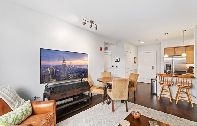 2 beds, 2 baths, 995 sqft, $4,100, Unit 302