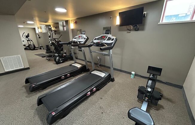 2 beds, 2 baths, 890 sqft, $1,245, Unit 2027-302