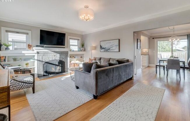 Beautifully Updated Arbor Lodge 3 Bedroom Bungalow