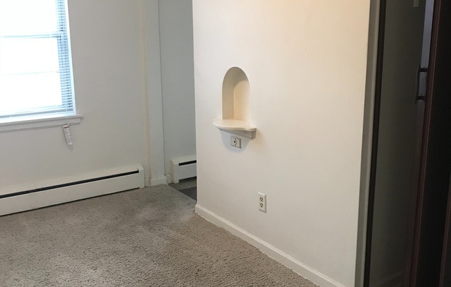 2 beds, 1 bath, 740 sqft, $735, Unit 1300-1702