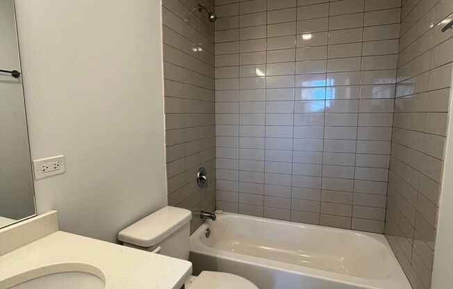 3 beds, 2 baths, $3,795, Unit 305