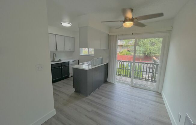 2 beds, 1 bath, 890 sqft, $1,495, Unit 15