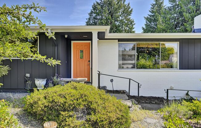 7/1 Kent East Hill 4 bedroom rambler with 2 car garage and covered patio