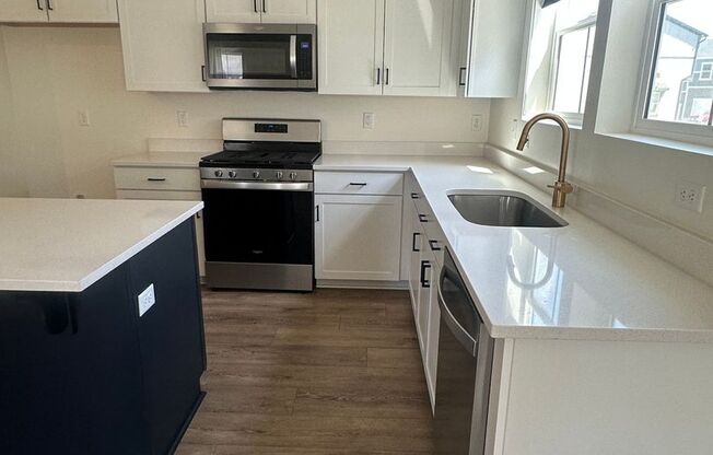 GORGEOUS EAGLE MOUNTAIN TOWNHOME!!!